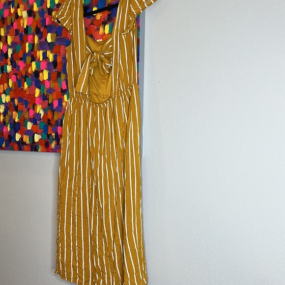 Mustard color dress with back opening - Picture 2 of 2